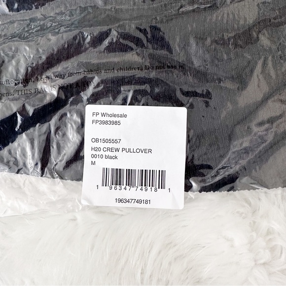 Free People H20 Crew Pullover Black NWT M - Picture 5 of 8